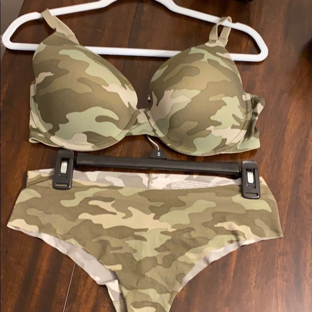NWOT! Victoria’s Secret matching bra & panties